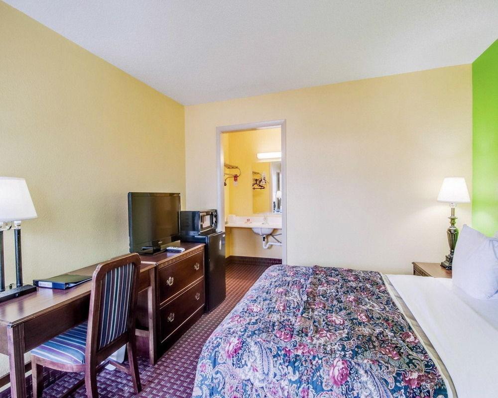 Econo Lodge Marion I-81 Buitenkant foto