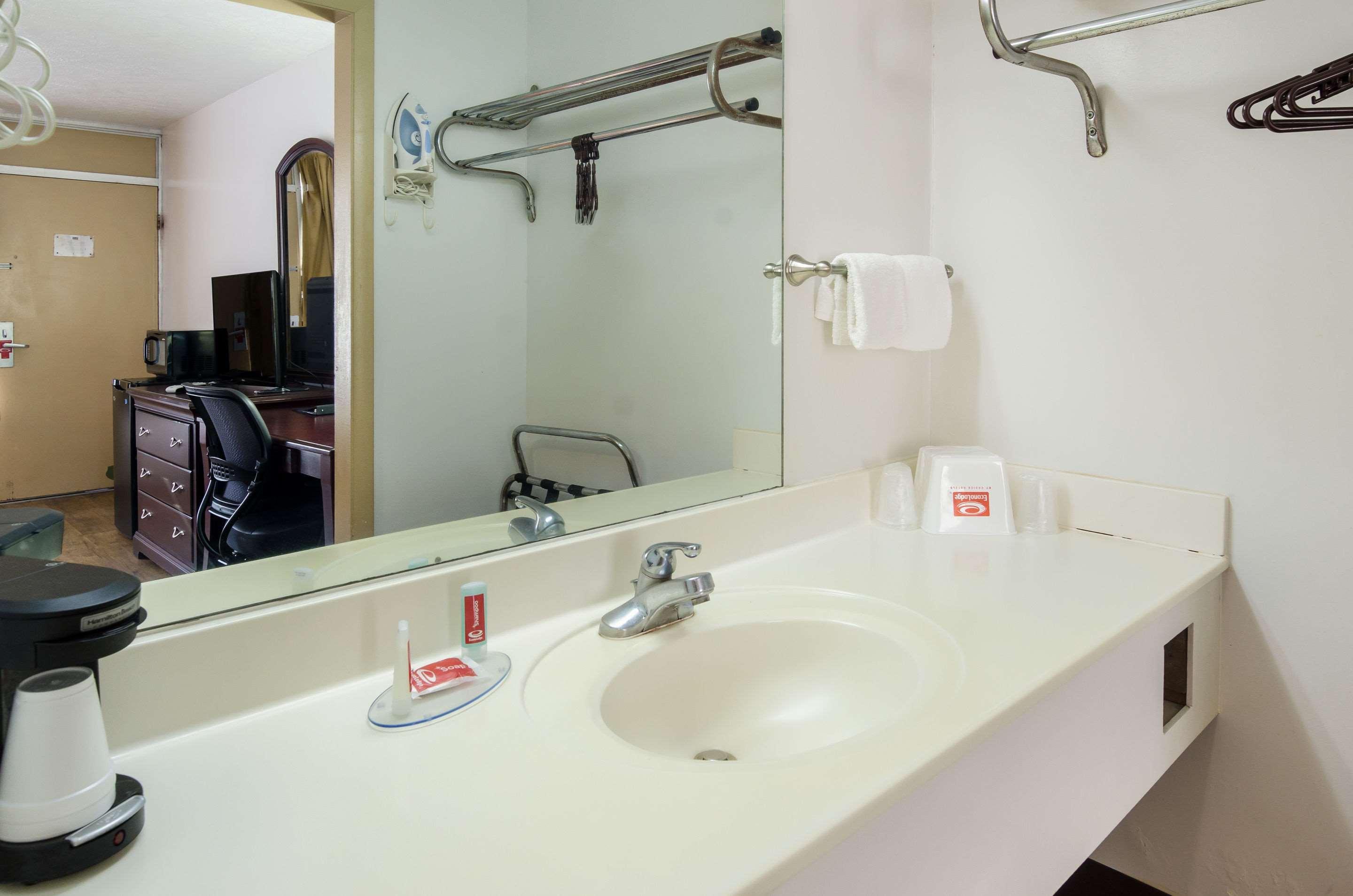 Econo Lodge Marion I-81 Buitenkant foto