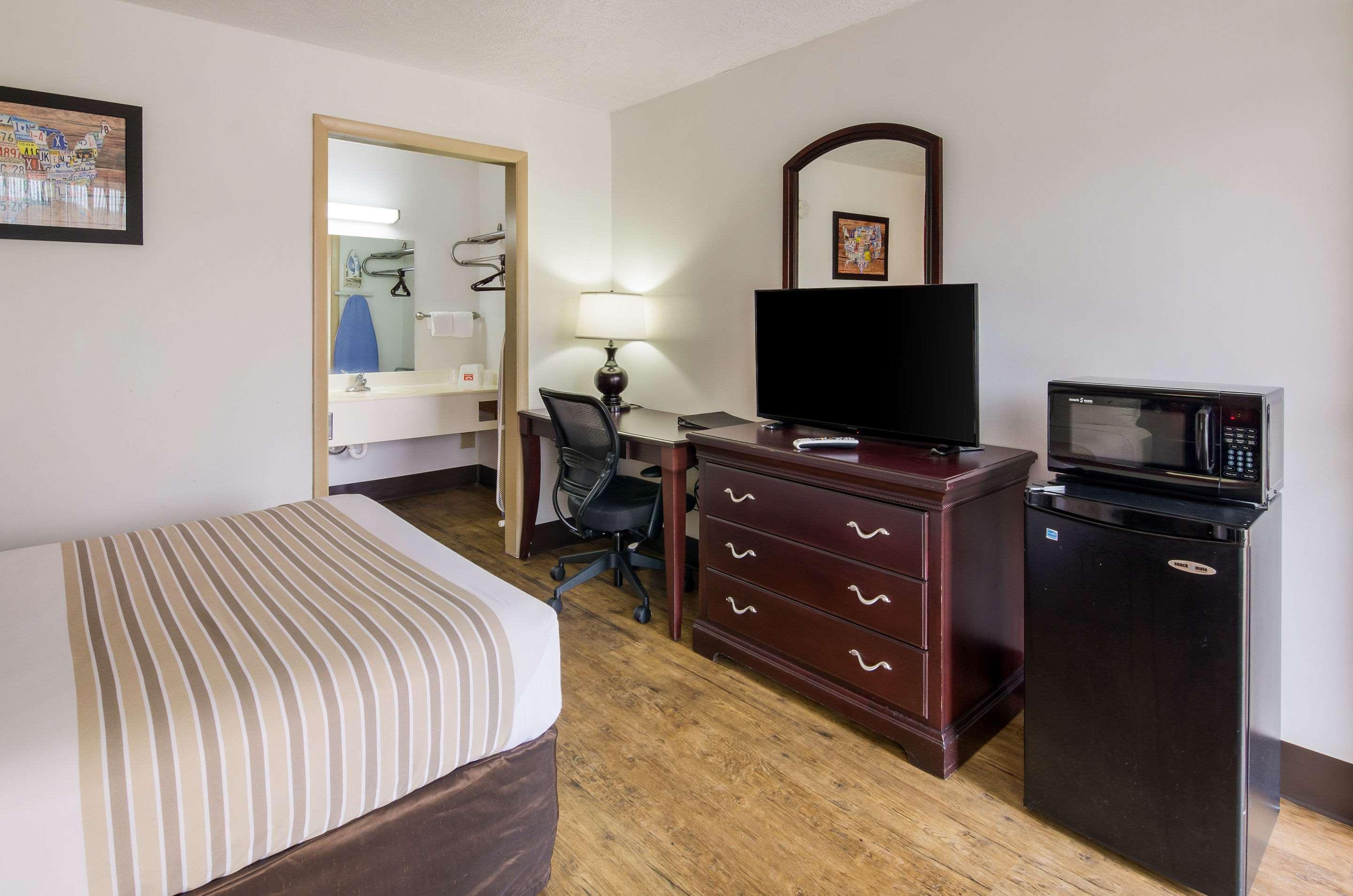 Econo Lodge Marion I-81 Buitenkant foto