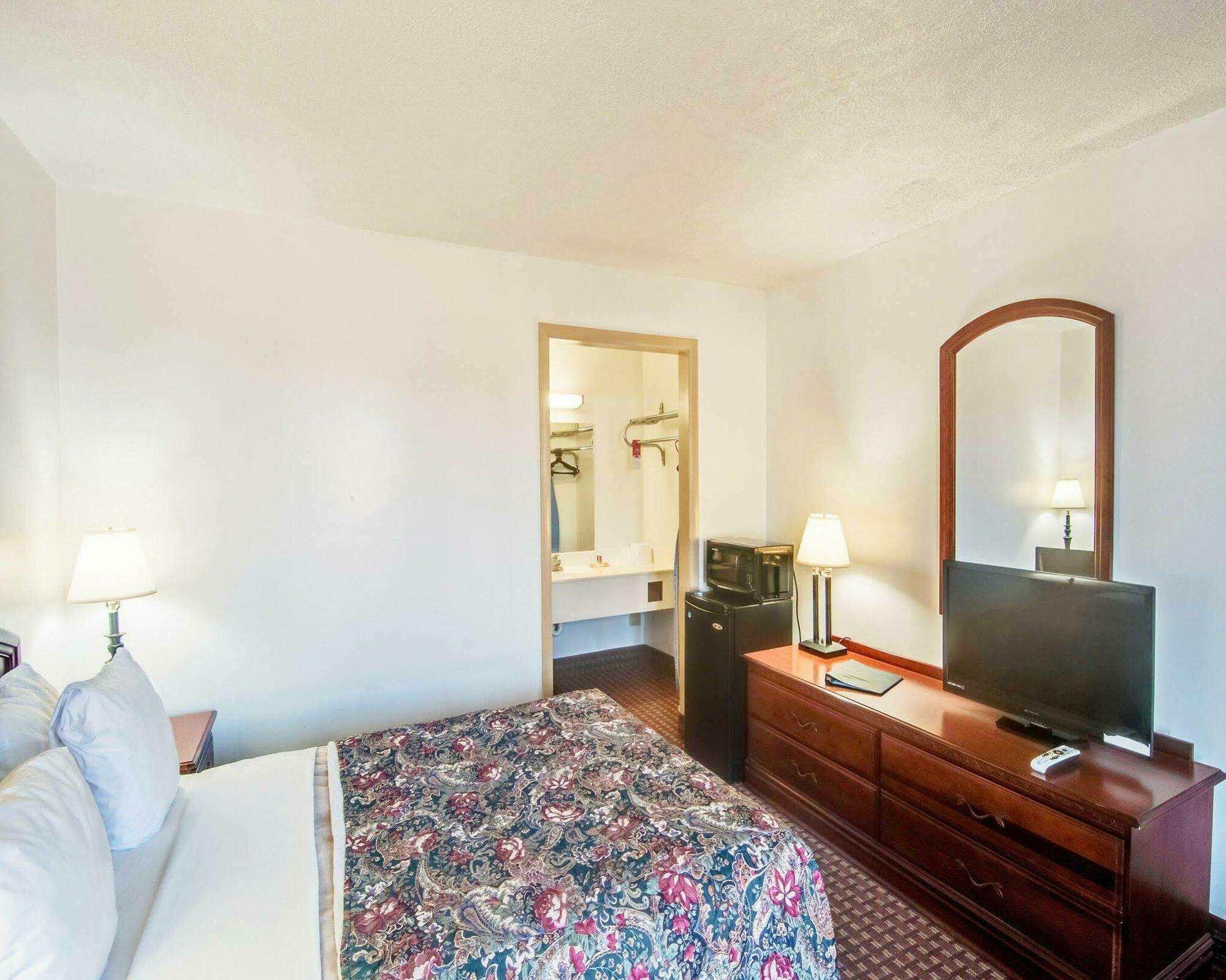 Econo Lodge Marion I-81 Buitenkant foto